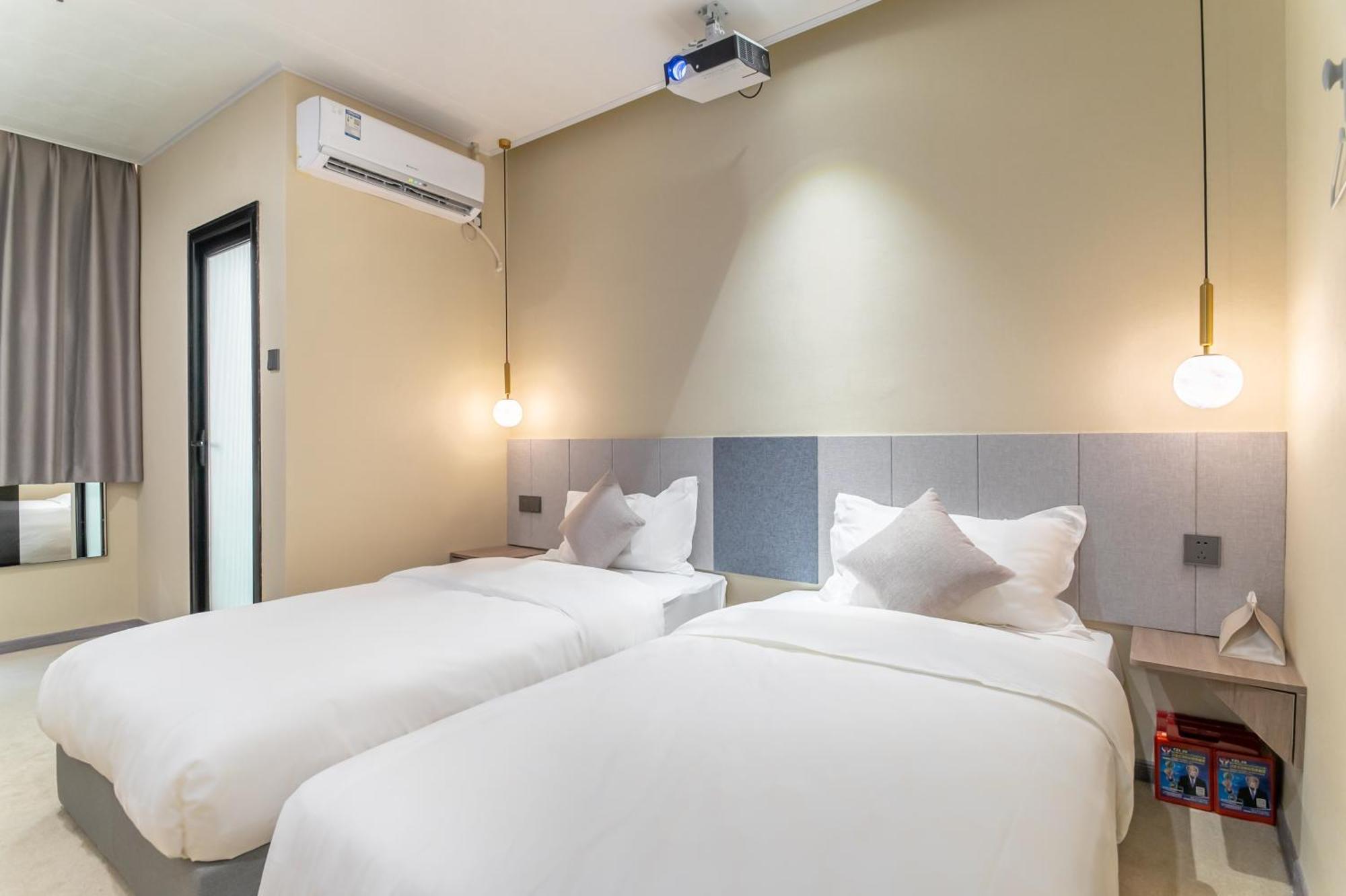 Puzzle Hotel Guangzhou Fenghuang New Village Subway Station Екстериор снимка