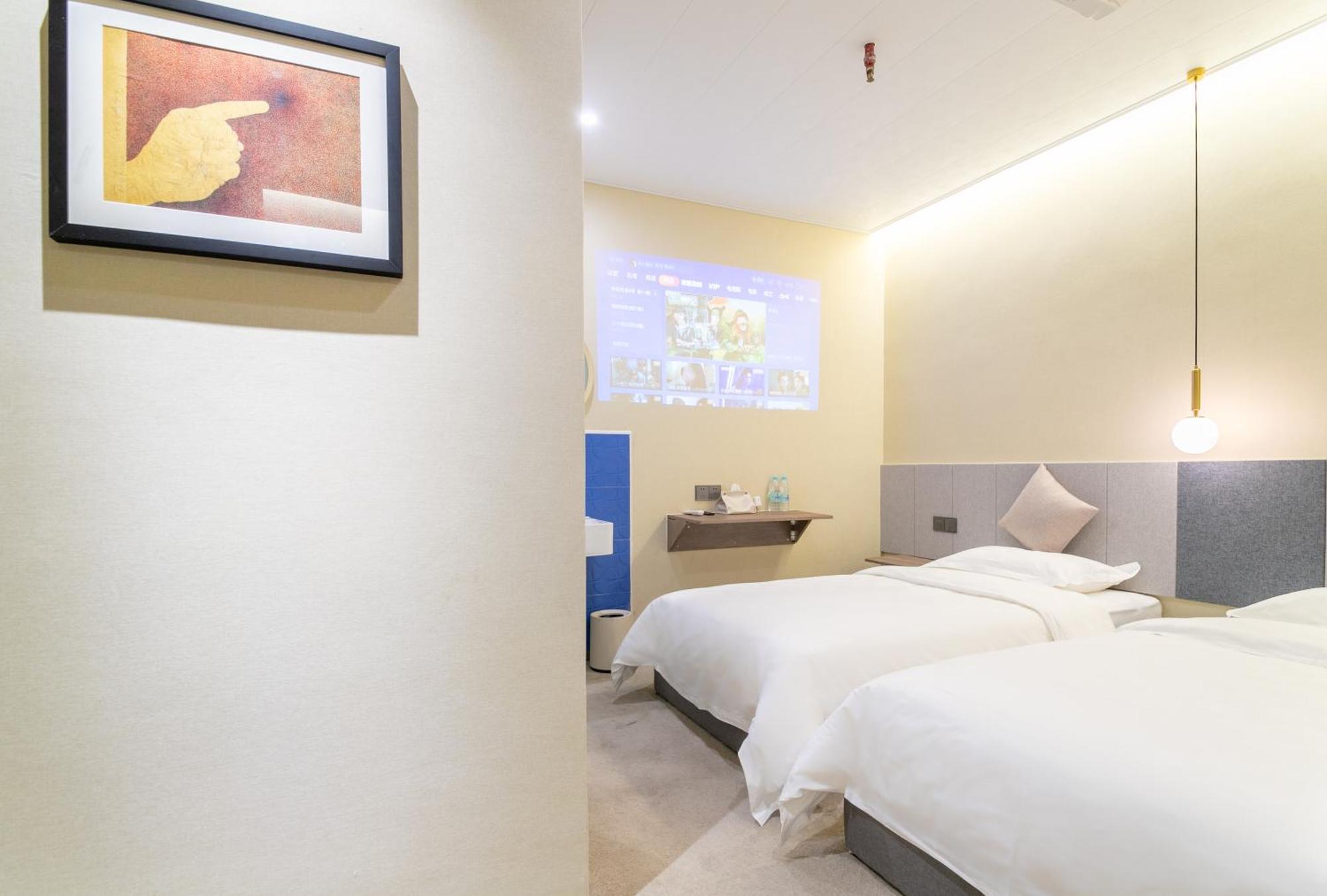 Puzzle Hotel Guangzhou Fenghuang New Village Subway Station Екстериор снимка